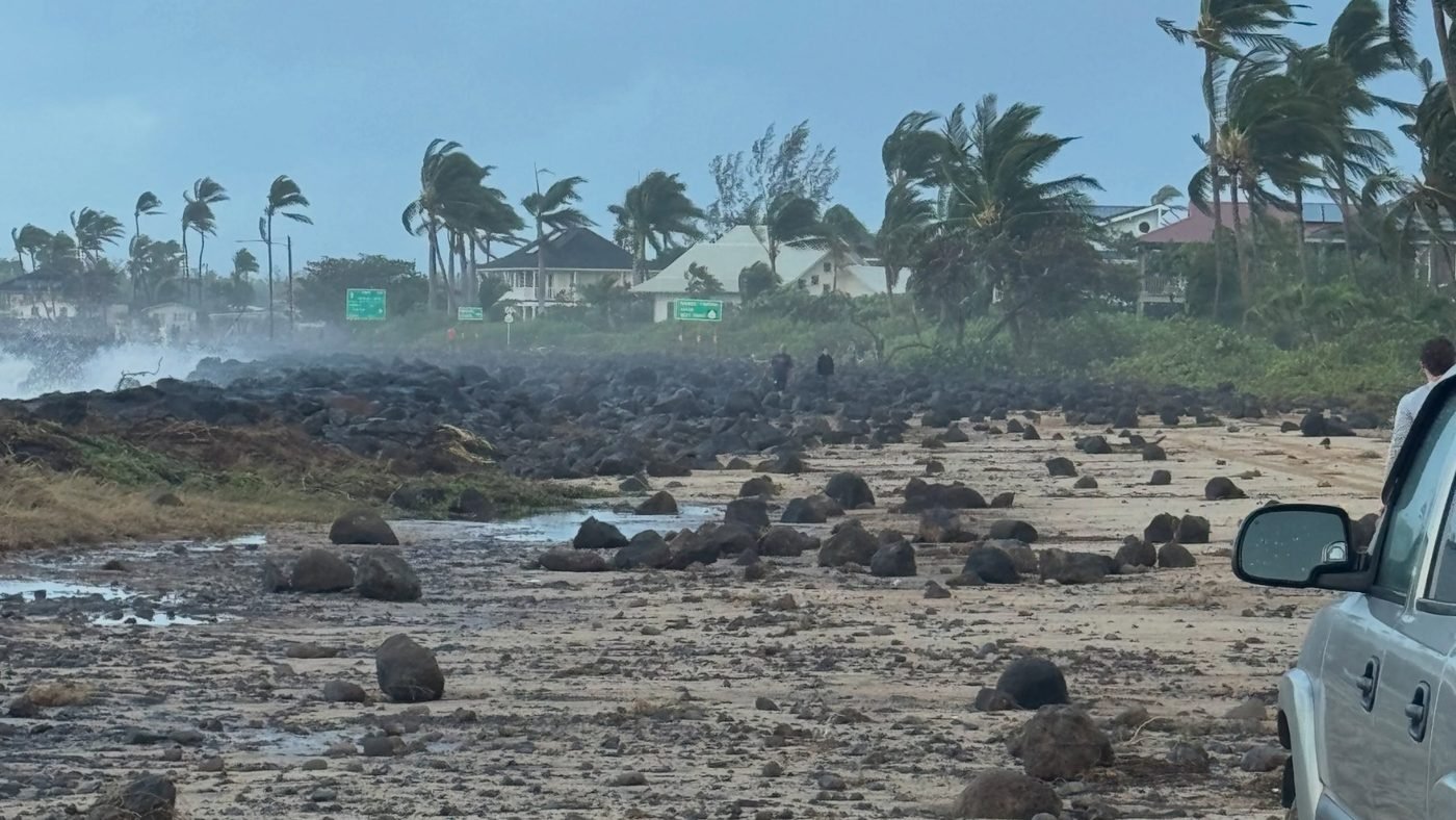 Boulders and debris thrown across Kaumualiʻi Highway in Kekaha, Kauaʻi after Hurricane Lowell