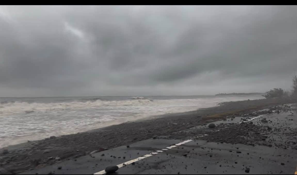 Rocks and debris washed onto Honoapiʻilani Highway between Māʻalaea and Olowalu, Maui, closing the road