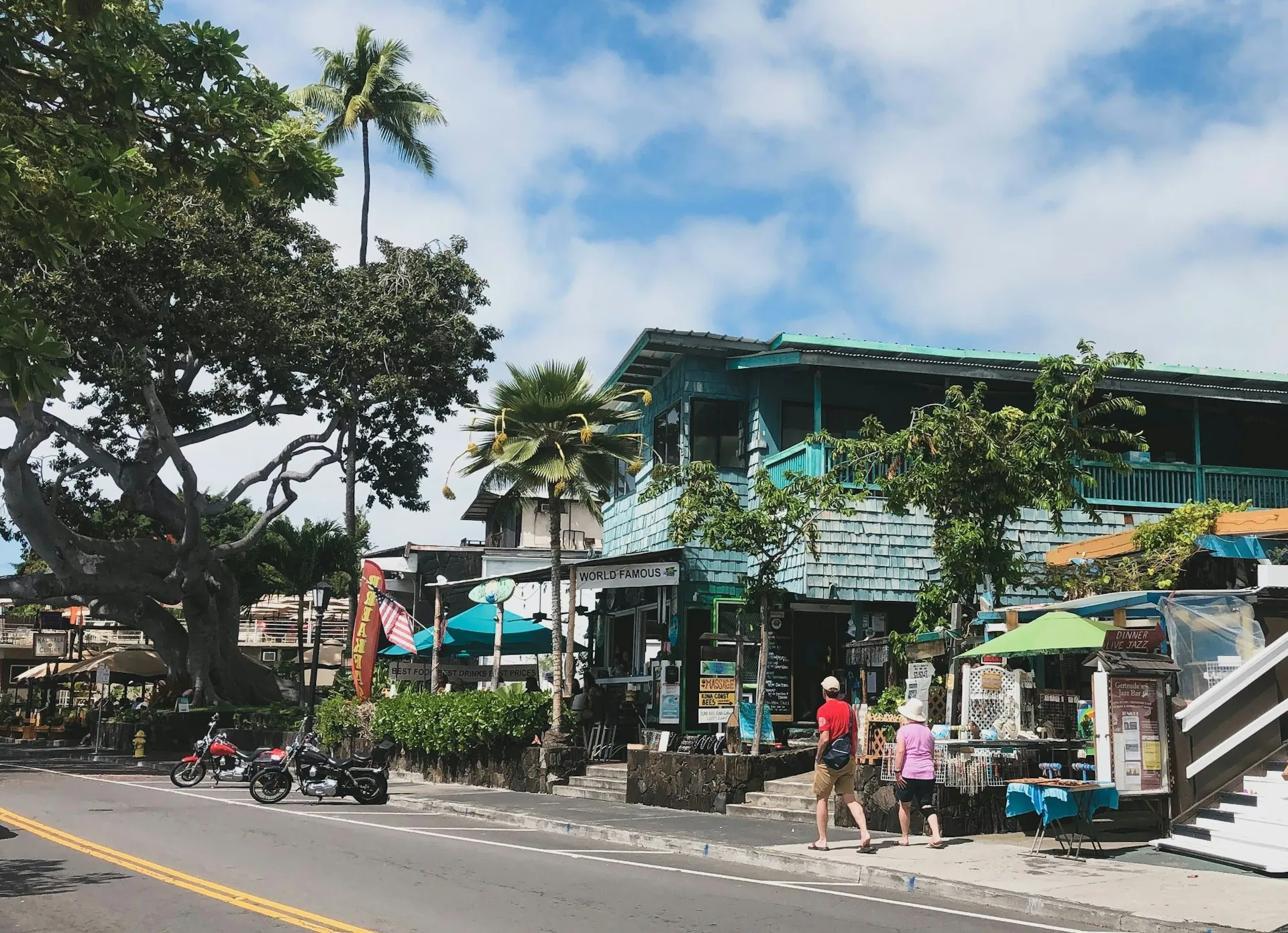 Shops and restaurants along Aliʻi Drive in Kailua-Kona